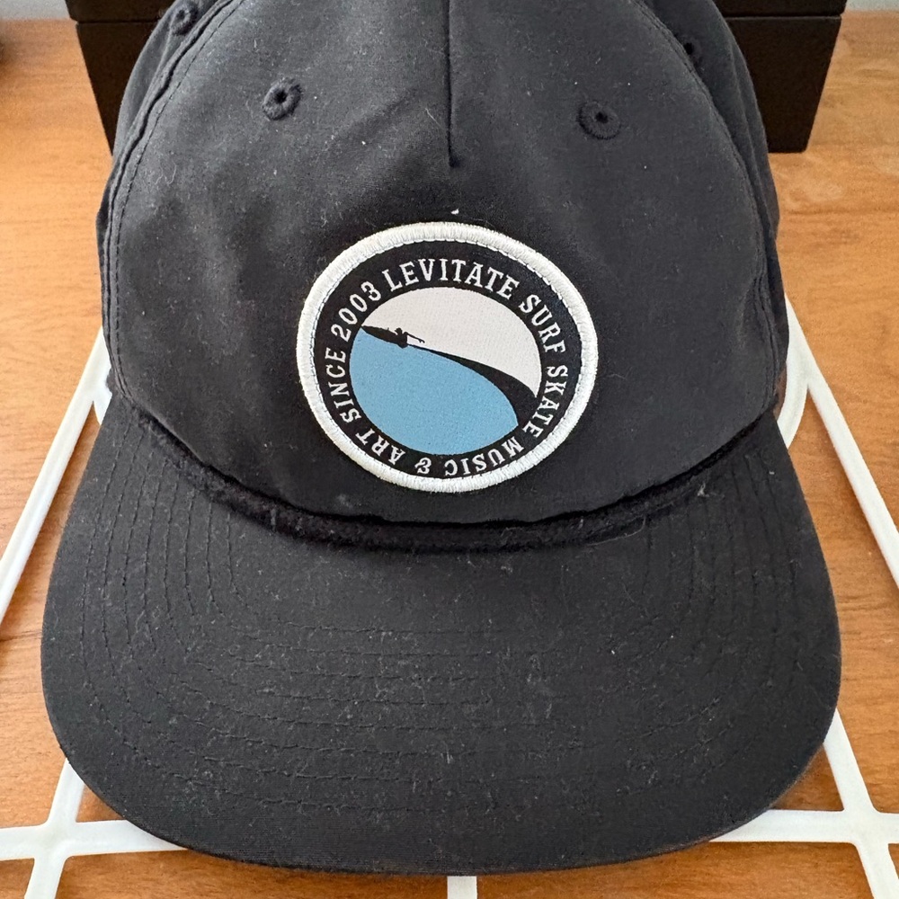 Black Levitate Surf Skate Music Hat